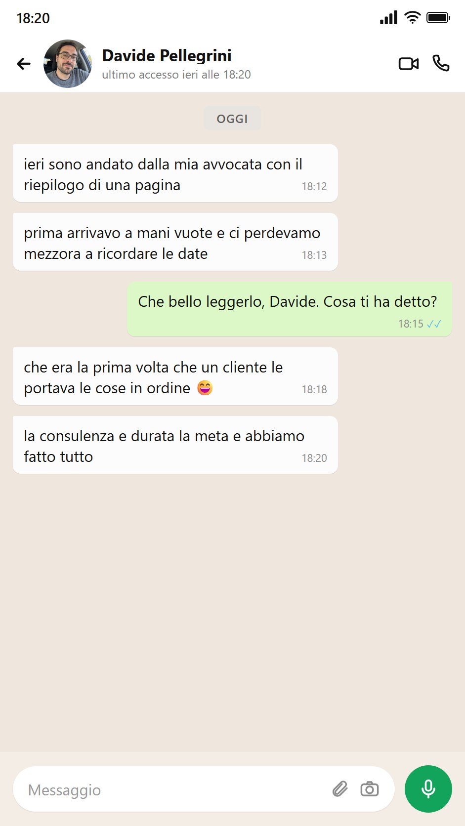 Un genitore porta il riepilogo di una pagina dall'avvocato